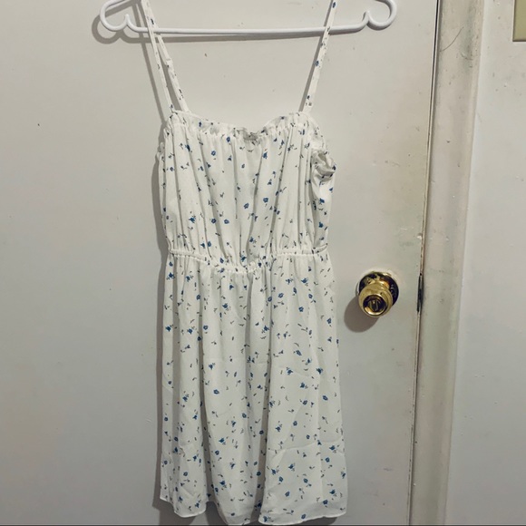 Aritzia Dresses & Skirts - ⬇️SALE Sunday Best White Floral Mini Dress